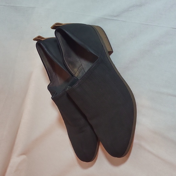 Dr Scholls  slip on shoes. Black . 8 1/2. Only wore a couple times - Picture 1 of 2
